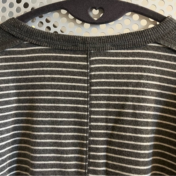 Love Riche Round Neck Sweater Statement Sleeves Size Medium Grey White Stripes - Picture 9 of 9
